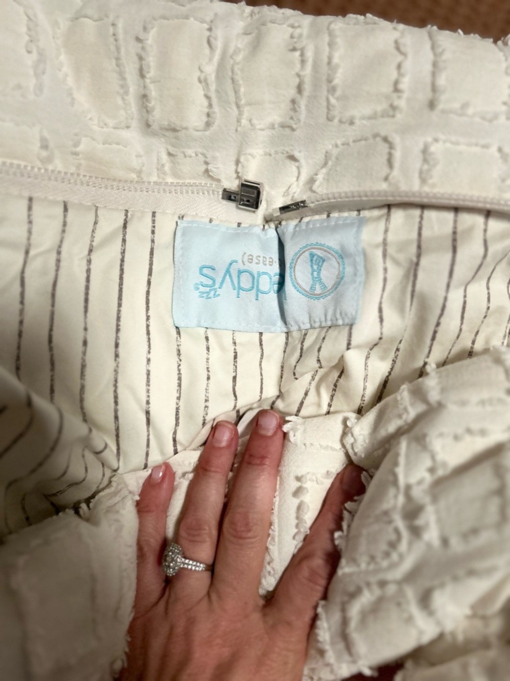 Beddy's LuxeLine Cream of the Crop Quilted Comforter - Cream - Picture 9 of 10